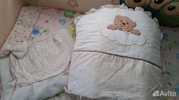 Кроватка-маятник со всеми принадлежностями