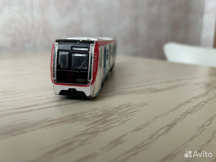 Поезд метро