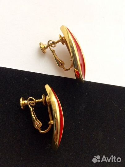 Серьги и клипсы с маркировкой