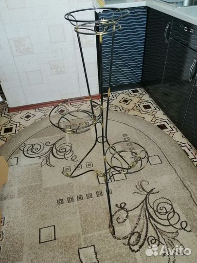 Подставка для цветов напольная металлическая