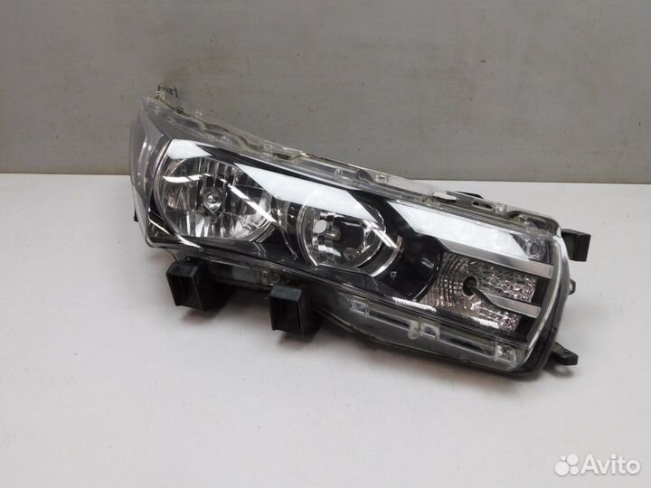 Фара правая Toyota Auris