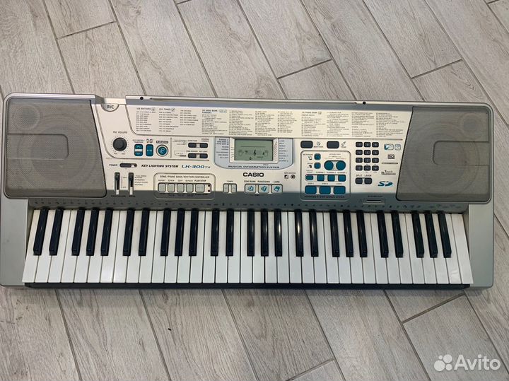 Синтезатор casio lk 300 tu