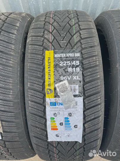 Roadmarch Winter XPro 999 225/45 R19 97V