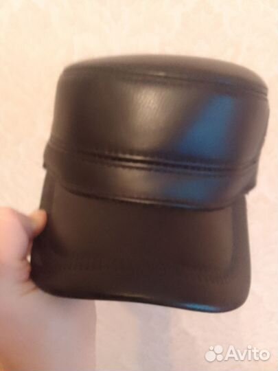 Мужская кожаная кепка