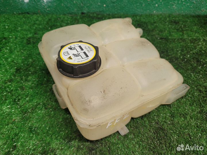 Бачок расширительный с крышкой на Ford Focus 3