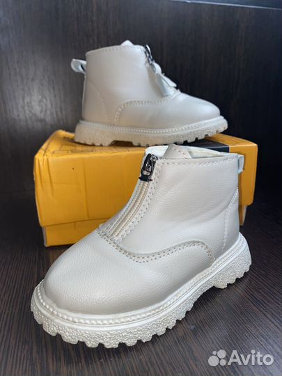 Ботинки демисезонные для девочки 22