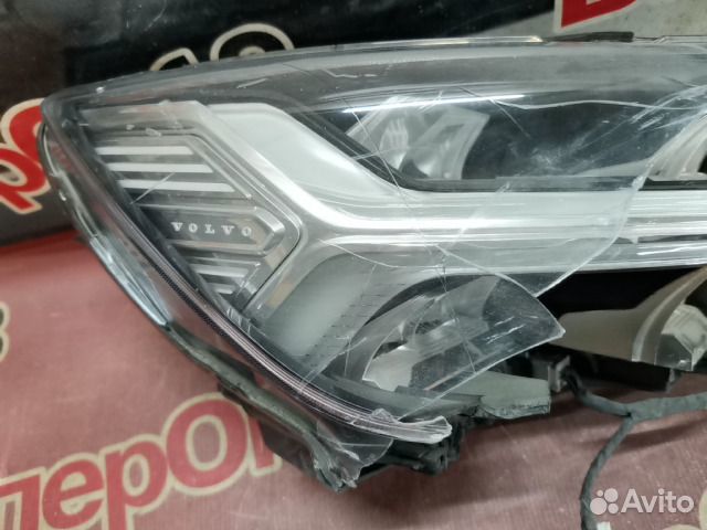 Фара передняя правая Volvo XC40