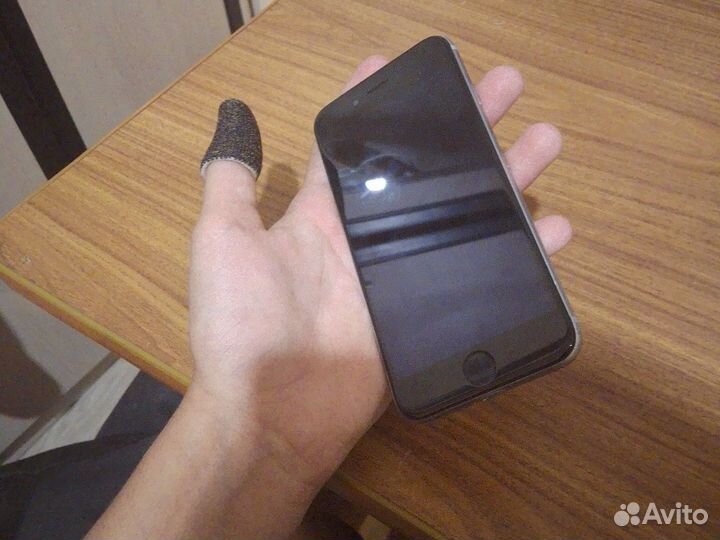 Телефон iPhone 6s