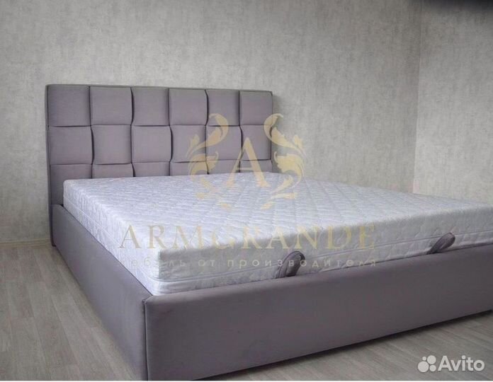 Кровать с мягким изголовьем