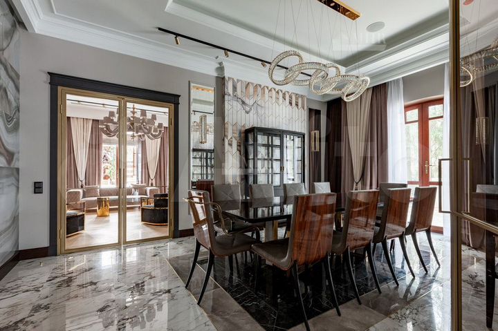 Дом 690 м² на участке 28 сот.