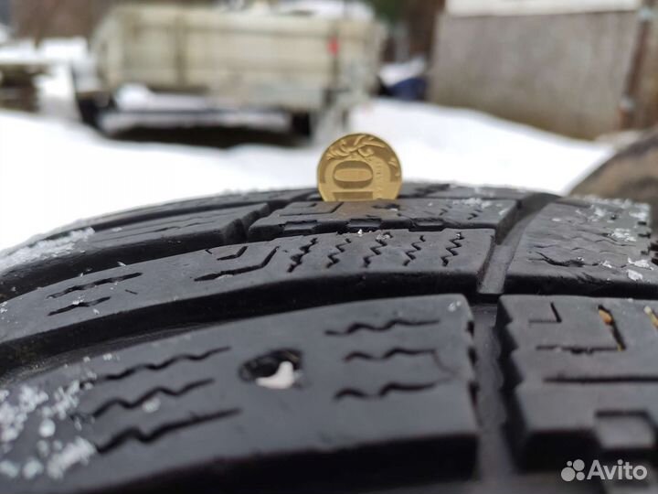 Goodyear Ultragrip Ice Arctic 215/65 R16