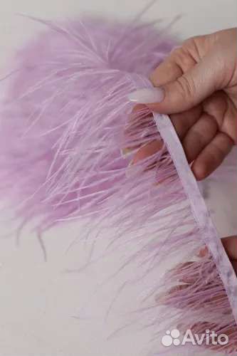 Страусиные перья на ленте