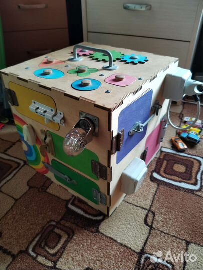 Бизиборд куб