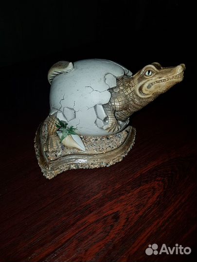 Сувенир - фигурка крокодил