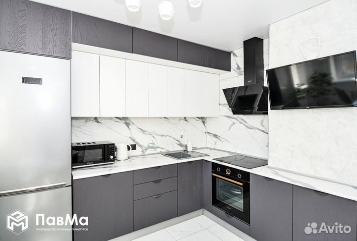 Кухонный гарнитур с покрытием шпон высотой 272