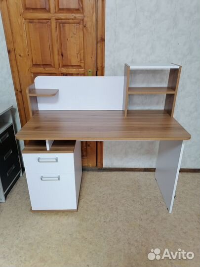 Стол с надстройкой новый 