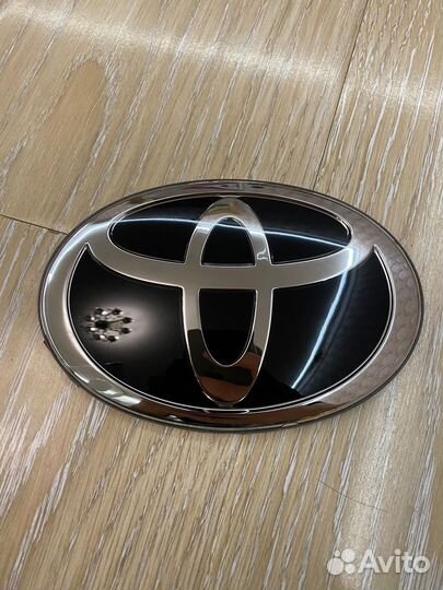 Стеклянный значок Камри/Королла