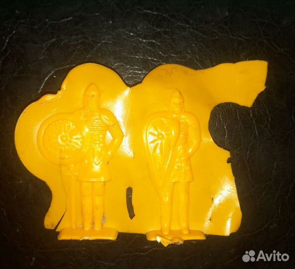 Солдатик пластмассовый