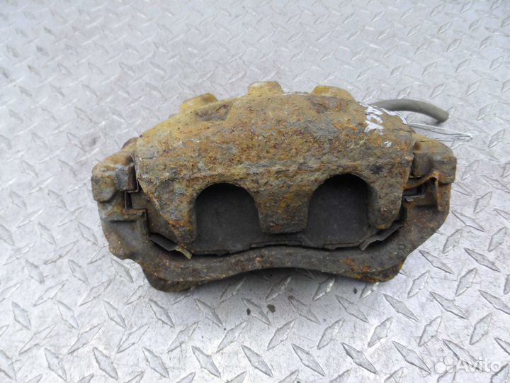 Суппорт передний правый Subaru Outback 4 BR