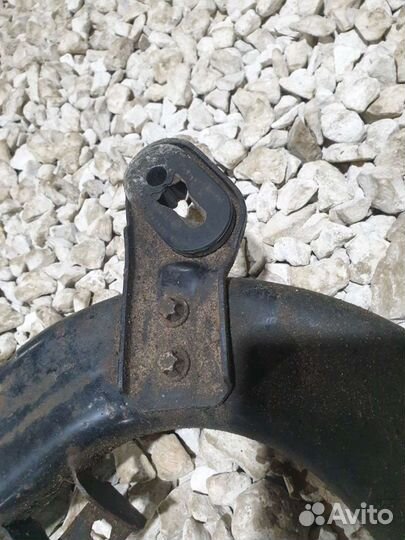 Кронштейн радиатора Opel Astra H