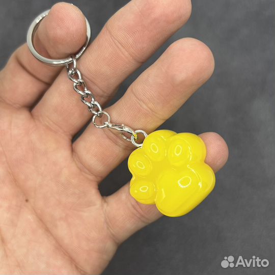 Брелок кошачья лапка