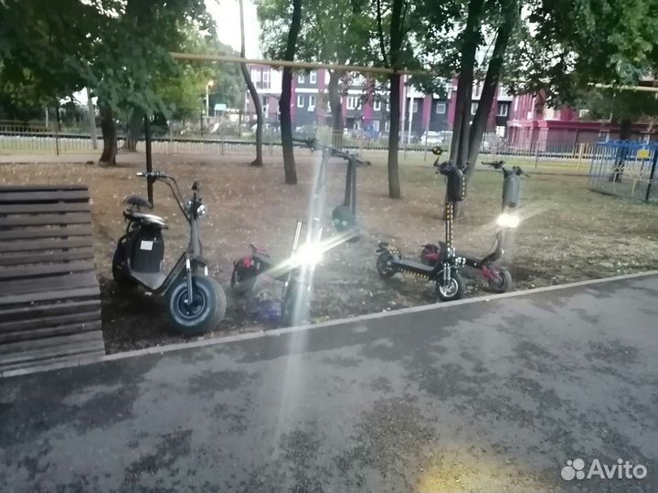 Электросамокат, 2 сиденья и 3х амперная зарядка