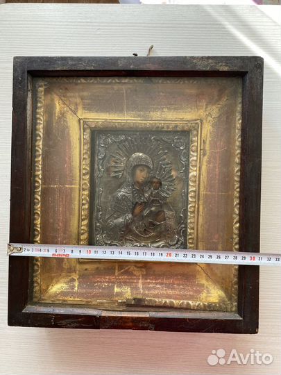Икона Богородица в серебряном окладе и киоте