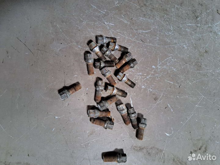 Болты колёсные BMW F01