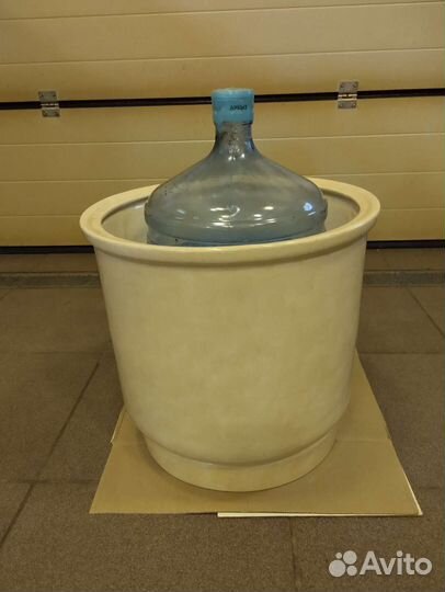 Напольный керамический горшок для цветов. бронь