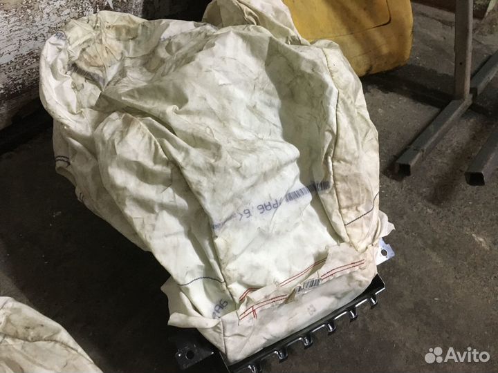 Подушка безопасности в торпедо Kia Ceed 2 стреляна