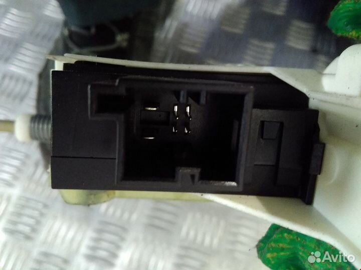 Стеклоподъемник электрический задний правый Audi