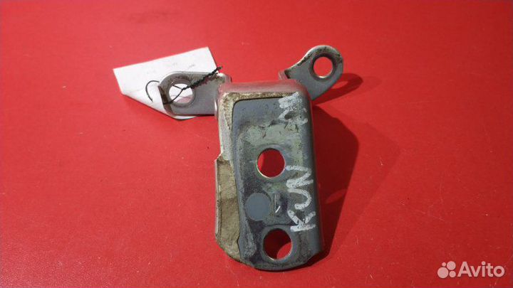 Петля двери задняя правая Toyota Hilux KUN25