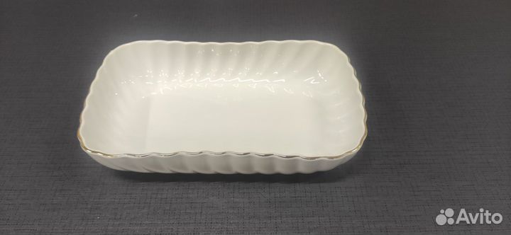 Прямоугольное блюдо глубокое 