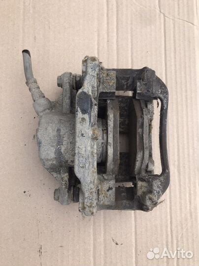 Передний правый суппорт Renault Megane 2