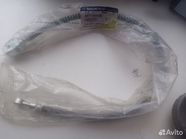 Шланг тормозной передний правый 4871109002