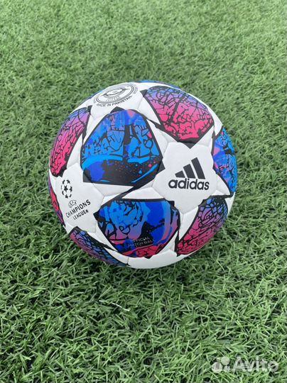 Футбольный мяч профессиональный адидас
