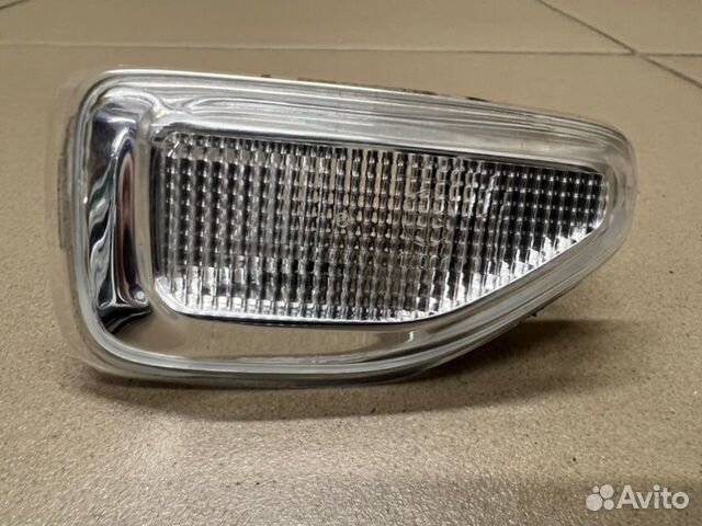 Повторитель поворота правый Renault Sandero 2500