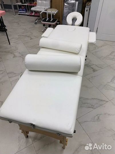 Массажный стол на деревянном каркасе