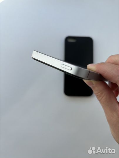 iPhone SE, 32 ГБ