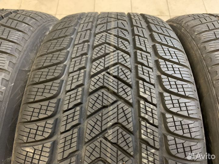 Pirelli Scorpion Winter 325/35 R22 и 285/40 R22 114V