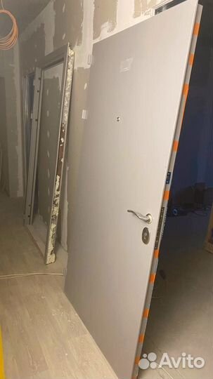 Дверь входная металлическая от застройщика 200х100