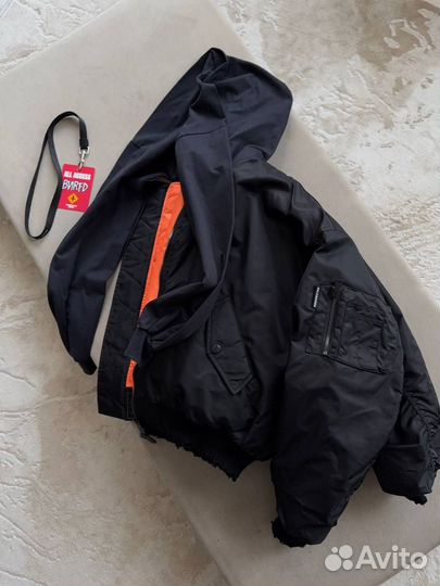 Бомбер Balensiaga