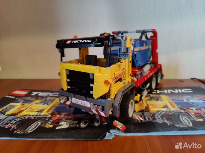 Lego 42024 Technic контейнеровоз