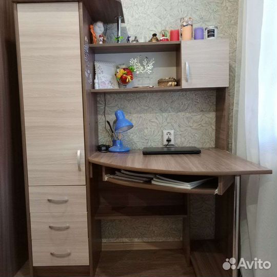 Угловой письменный стол