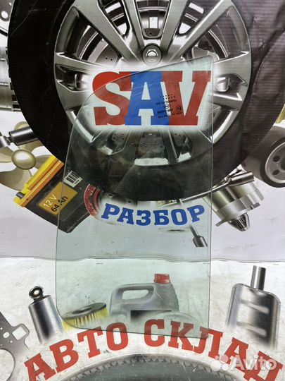 Задняя левая форточка renault sandero 1