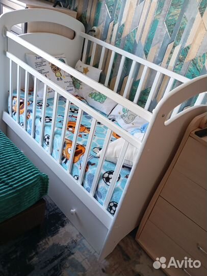 Кроватка с маятником