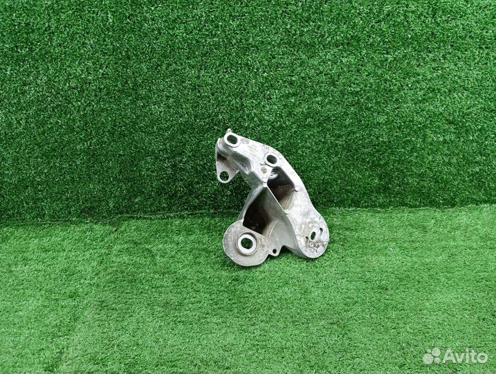 Кронштейн опоры двс левый Audi A6 C6 4F