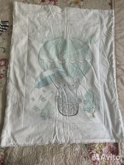 Детское одеяло и подушка в кроватку