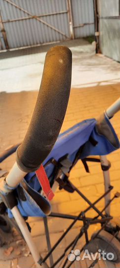 Прогулочная коляска трость