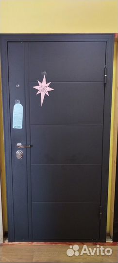 Входная дверь с зеркалом